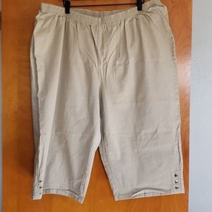 Catherine's khaki style capri | Size 3x (26/28w)